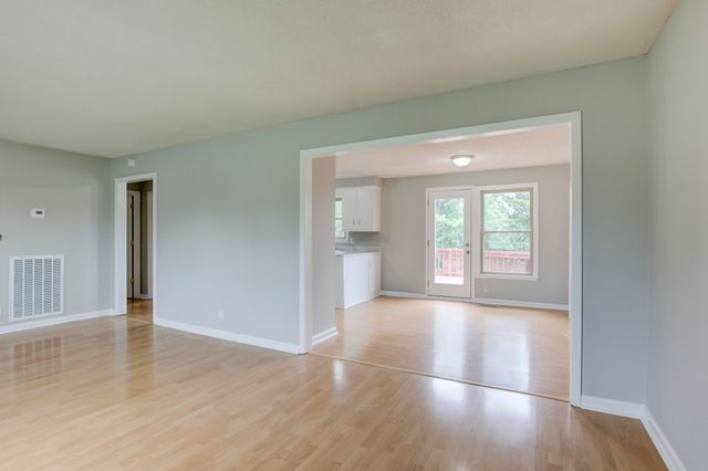 419 Spencer Ln, Clarksville, TN 37042