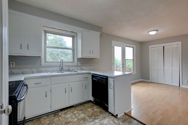 419 Spencer Ln, Clarksville, TN 37042