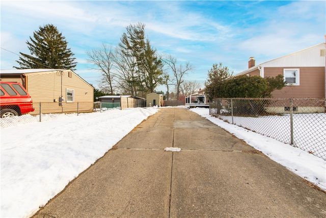 32 Lydia Road, Coventry, RI 02816