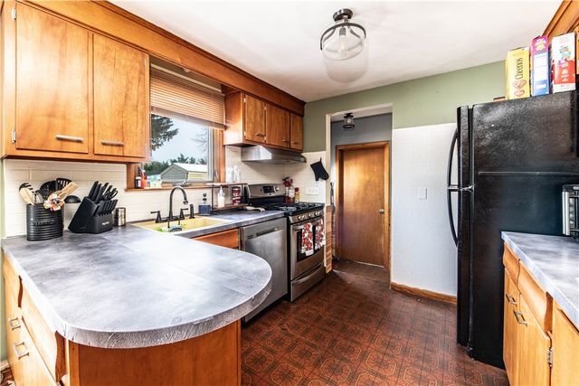 32 Lydia Road, Coventry, RI 02816