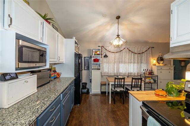 21896 River Oaks Drive, Rocky River, OH 44116