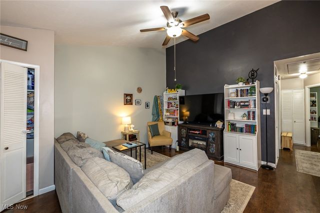 21896 River Oaks Drive, Rocky River, OH 44116