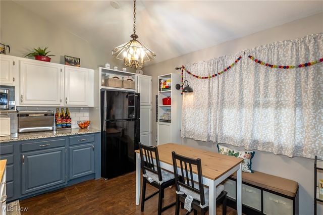 21896 River Oaks Drive, Rocky River, OH 44116