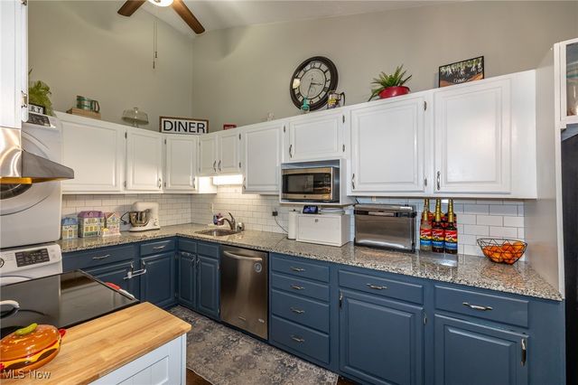 21896 River Oaks Drive, Rocky River, OH 44116