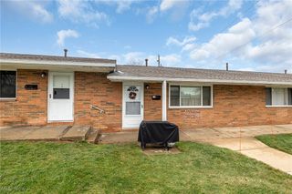 21896 River Oaks Drive, Rocky River, OH 44116