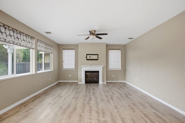 1084 Navigator Dr, Lathrop, CA 95330