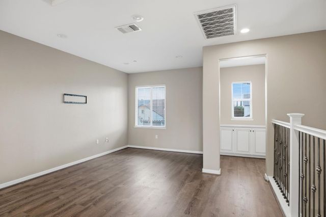 1084 Navigator Dr, Lathrop, CA 95330
