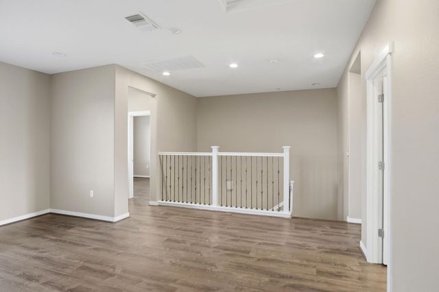 1084 Navigator Dr, Lathrop, CA 95330