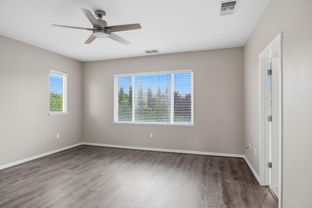 1084 Navigator Dr, Lathrop, CA 95330