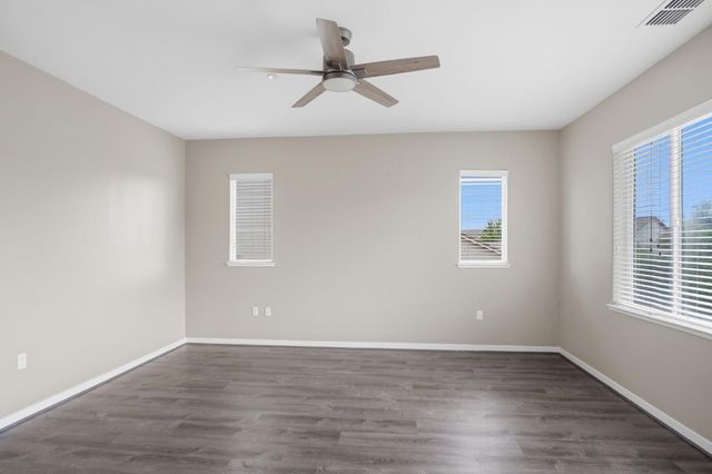 1084 Navigator Dr, Lathrop, CA 95330