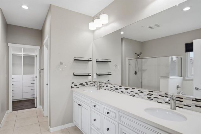 1084 Navigator Dr, Lathrop, CA 95330