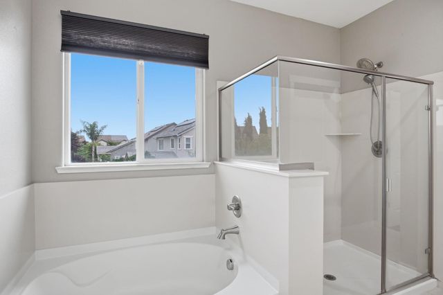 1084 Navigator Dr, Lathrop, CA 95330