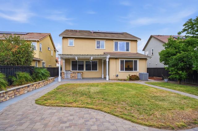 1084 Navigator Dr, Lathrop, CA 95330