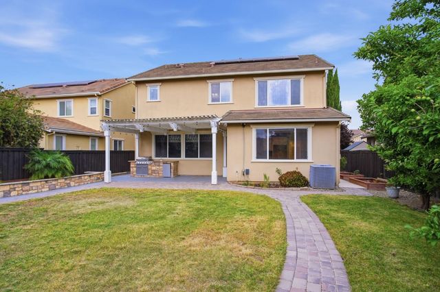 1084 Navigator Dr, Lathrop, CA 95330