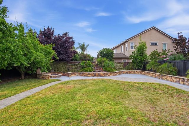 1084 Navigator Dr, Lathrop, CA 95330