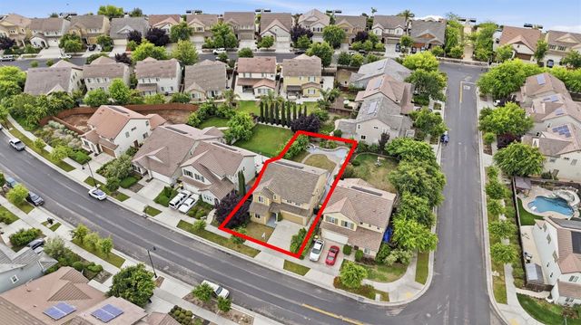 1084 Navigator Dr, Lathrop, CA 95330