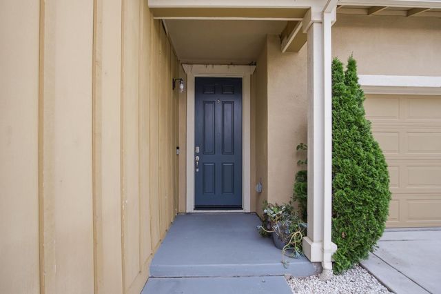 1084 Navigator Dr, Lathrop, CA 95330