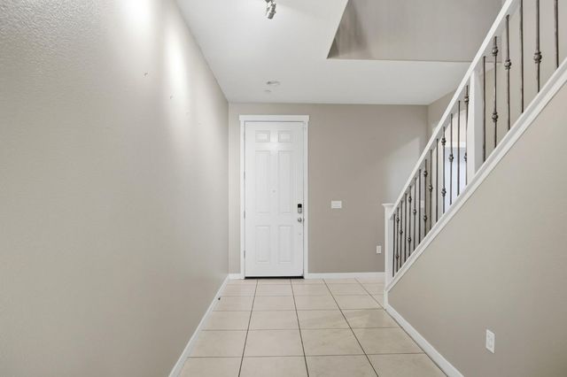 1084 Navigator Dr, Lathrop, CA 95330
