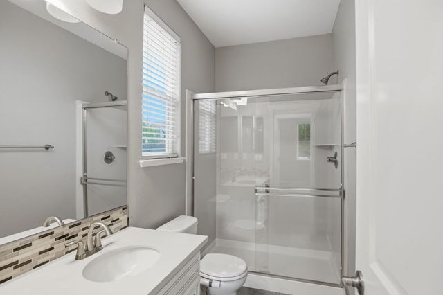 1084 Navigator Dr, Lathrop, CA 95330