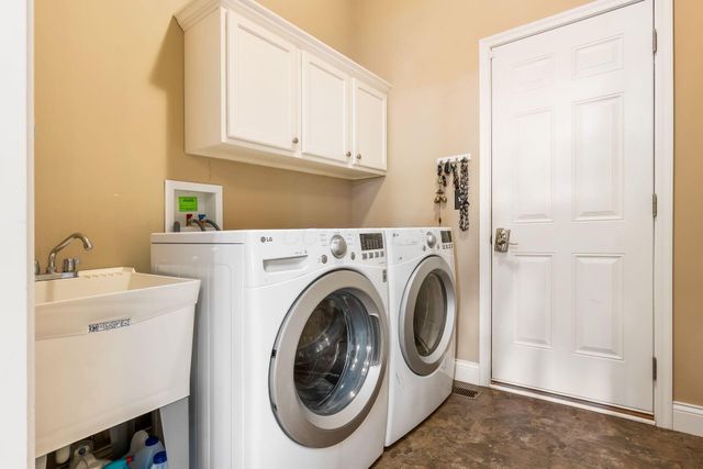 886 Ballater Drive, Delaware, OH 43015