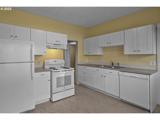 4743 N ALBINA Ave, Portland, OR 97217