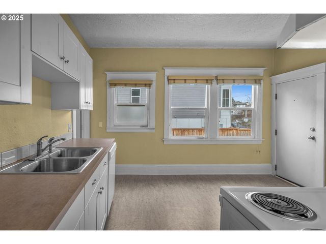 4743 N ALBINA Ave, Portland, OR 97217