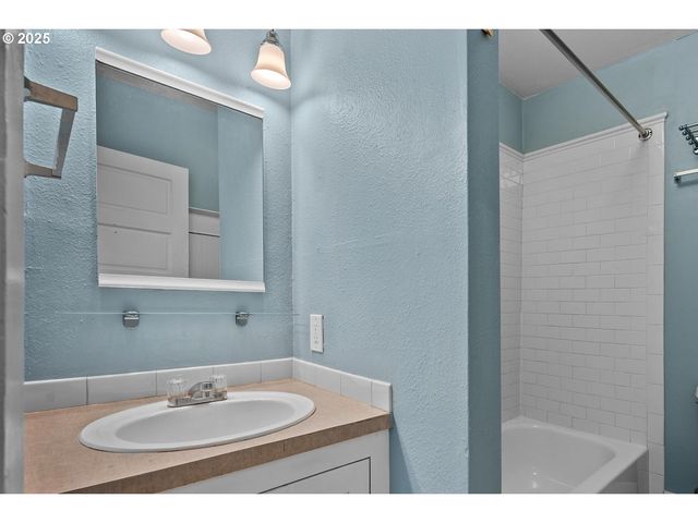 4743 N ALBINA Ave, Portland, OR 97217