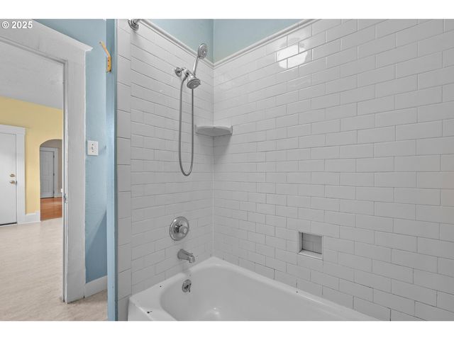 4743 N ALBINA Ave, Portland, OR 97217