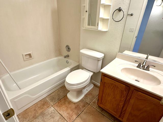 2914 E Woodland Drive, Phoenix, AZ 85048