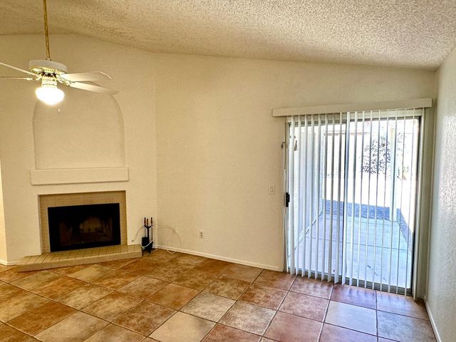 2914 E Woodland Drive, Phoenix, AZ 85048