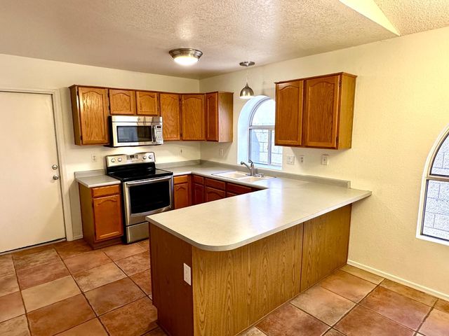 2914 E Woodland Drive, Phoenix, AZ 85048