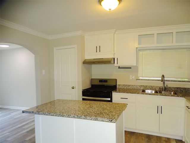 202 E Cober Drive, Grand Prairie, TX 75051
