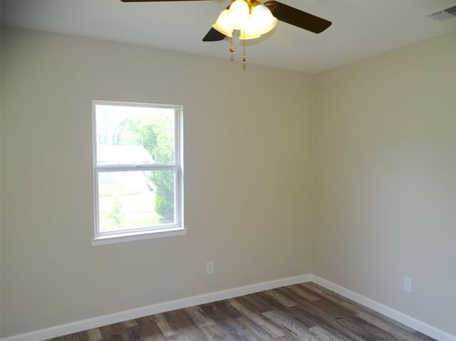 202 E Cober Drive, Grand Prairie, TX 75051