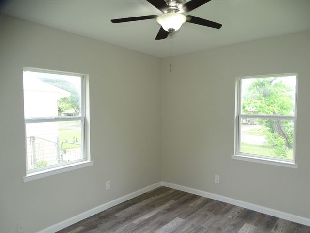 202 E Cober Drive, Grand Prairie, TX 75051
