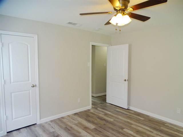 202 E Cober Drive, Grand Prairie, TX 75051