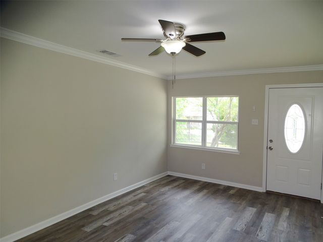 202 E Cober Drive, Grand Prairie, TX 75051