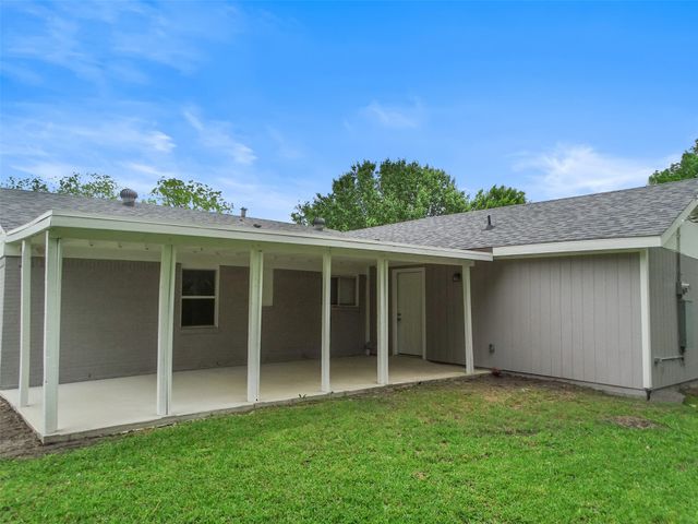 202 E Cober Drive, Grand Prairie, TX 75051