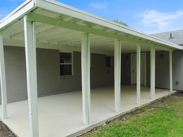 202 E Cober Drive, Grand Prairie, TX 75051
