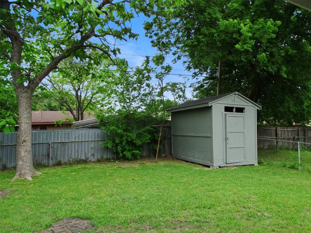 202 E Cober Drive, Grand Prairie, TX 75051