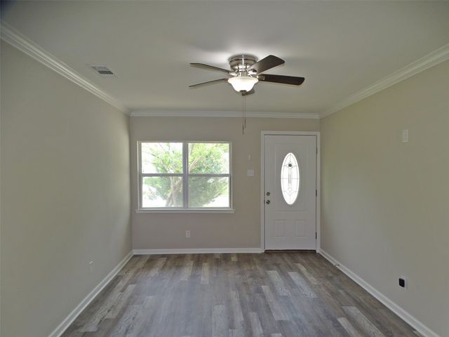 202 E Cober Drive, Grand Prairie, TX 75051