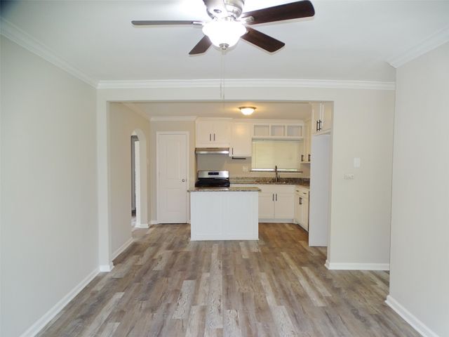 202 E Cober Drive, Grand Prairie, TX 75051