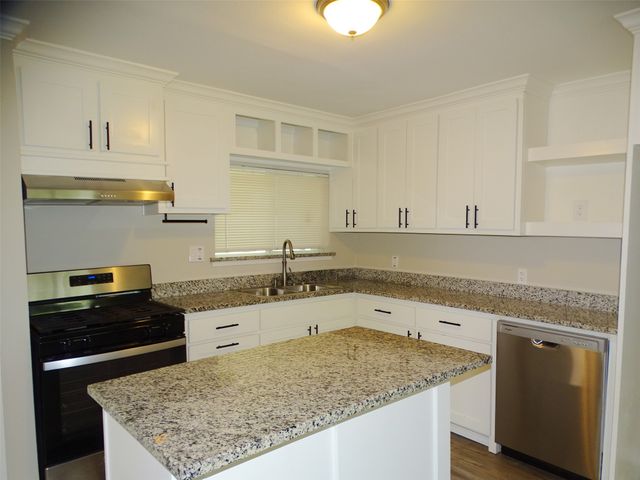 202 E Cober Drive, Grand Prairie, TX 75051