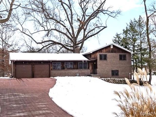 226 S 9th Street, East Alton, IL 62024