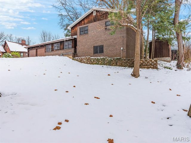 226 S 9th Street, East Alton, IL 62024