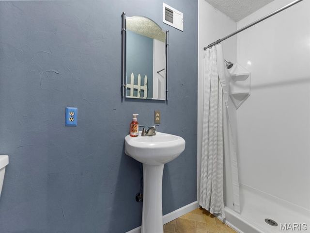 226 S 9th Street, East Alton, IL 62024