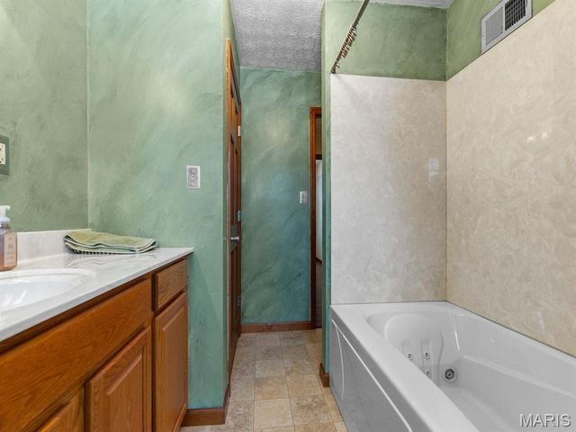 226 S 9th Street, East Alton, IL 62024