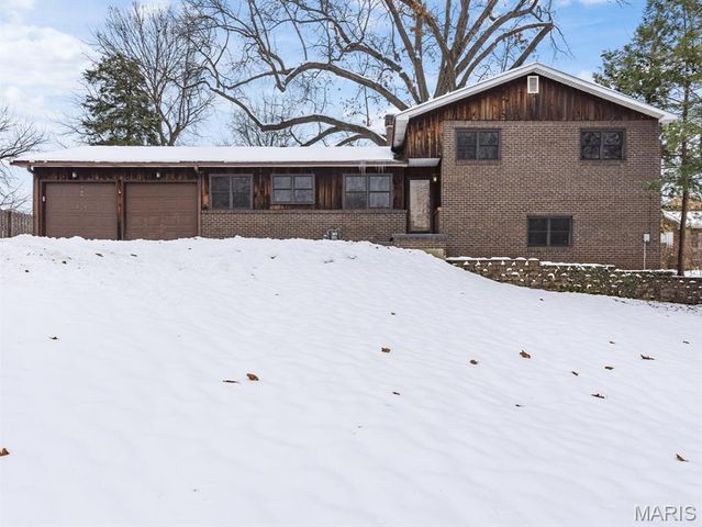 226 S 9th Street, East Alton, IL 62024