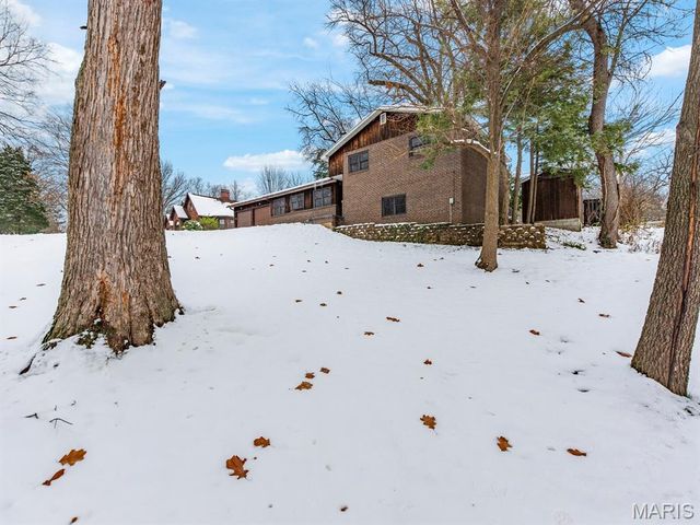 226 S 9th Street, East Alton, IL 62024