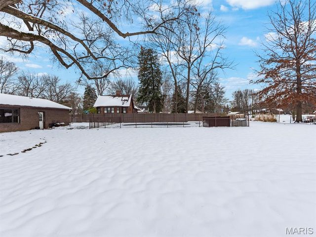 226 S 9th Street, East Alton, IL 62024