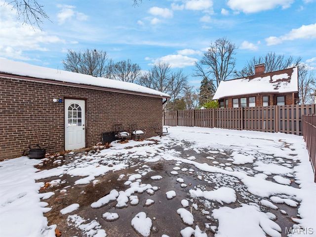 226 S 9th Street, East Alton, IL 62024